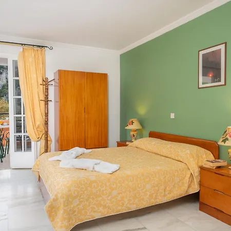 Odysseus Palace Apart-hotel 4*