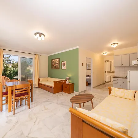Odysseus Palace Ξενοδοχείο με διαμερίσματα 4*