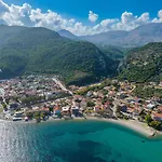 Odysseus Palace 4* Poros (Kefalonia)
