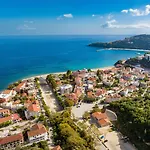 Odysseus Palace شقة فندقية بوروس