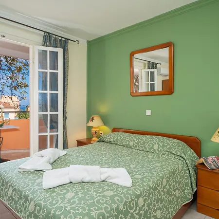 Hotel apartamentowy Odysseus Palace Poros (Kefalonia)