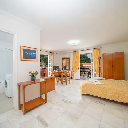 Odysseus Palace Aparthotel 4*