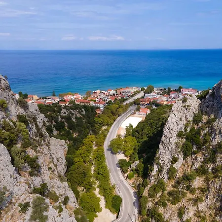 Odysseus Palace بوروس