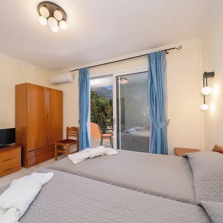 Odysseus Palace 4* Poros (Kefalonia)