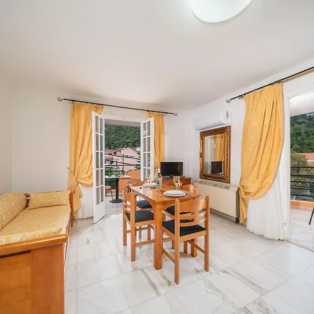 Aparthotel Odysseus Palace