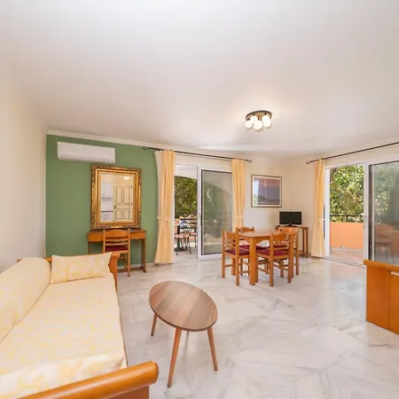 Aparthotel Odysseus Palace Poros (Kefalonia)