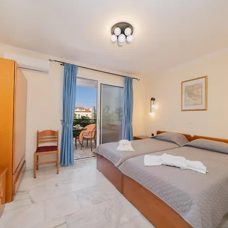 Odysseus Palace Aparthotel 3*
