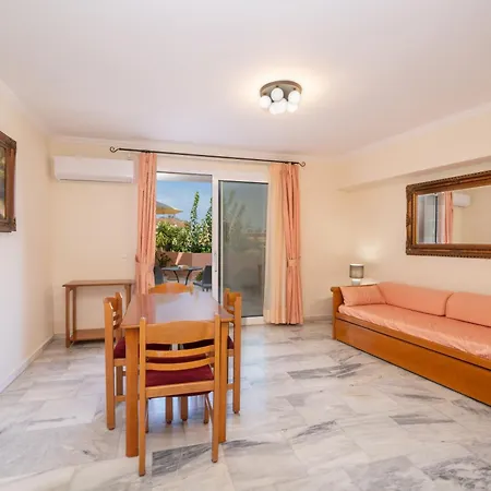 Aparthotel Odysseus Palace