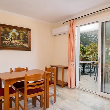 Odysseus Palace 3* Poros (Kefalonia)