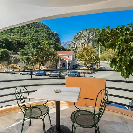 Odysseus Palace 3* Poros (Kefalonia)